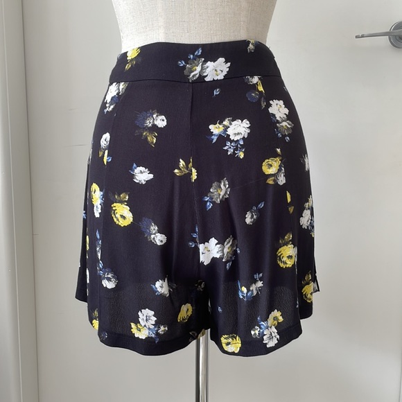 Nunui Floral Navy Blue Womens Shorts AU 12 - Blue with colourful flowers - Picture 5 of 16